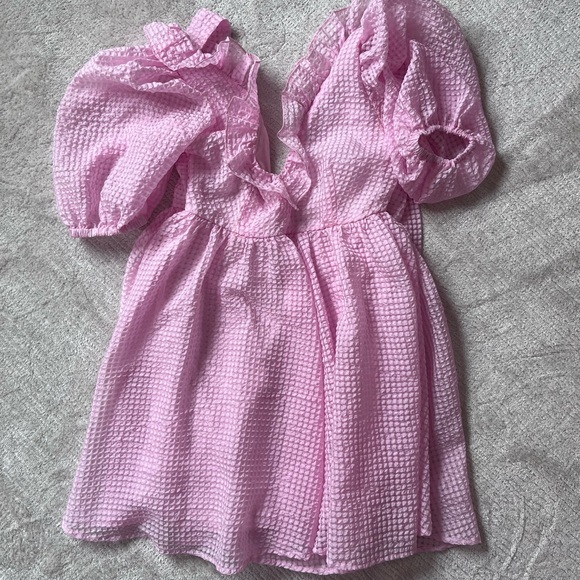 Textured Ruffled Babydoll Dress - Picture 4 of 5